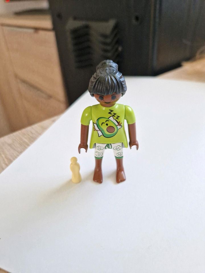 Playmobil Frau im Pyjama - Figuren  - Zubehör  - Ersatzteile  - in Homberg (Efze)