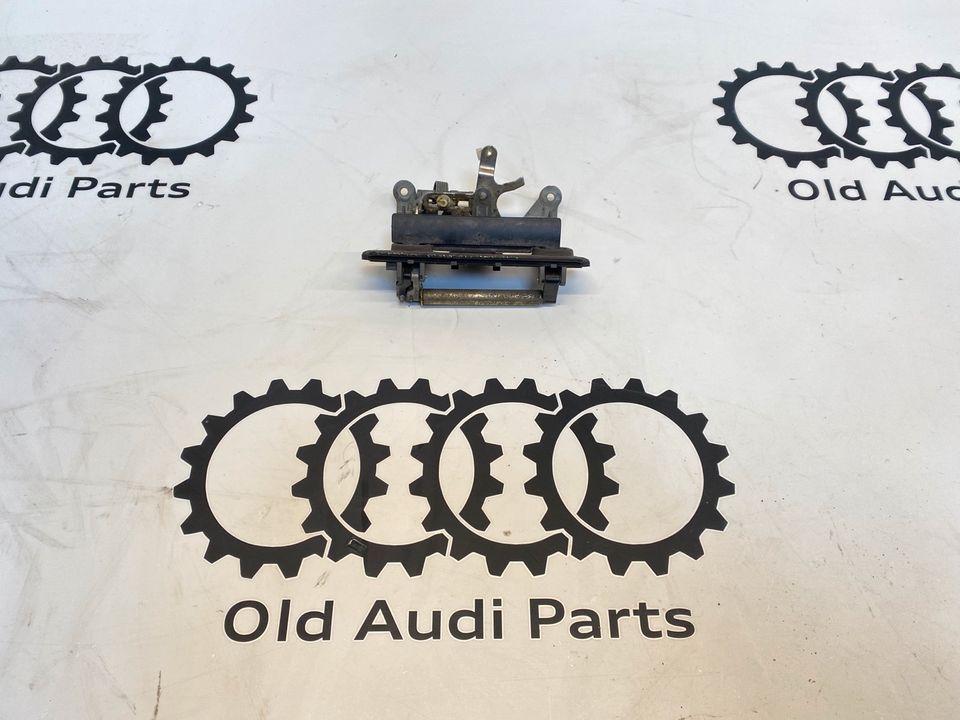 Audi A6 S6 C4 Avant Heckklappengriff 4A9827565 8A9827565 in Bredstedt