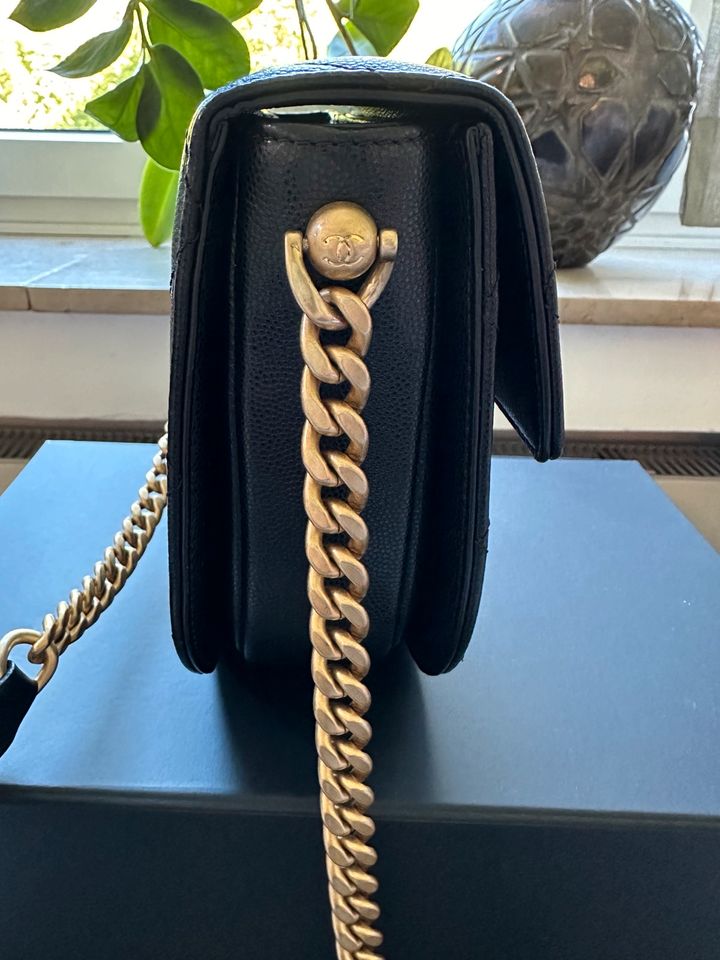 Chanel Hobo messenger bag Tasche, schwarz, gold, top Zustand! in Bielefeld