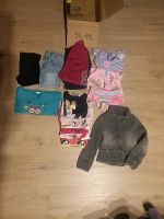 Eine Kiste Mädchen Kinderkleidung Größe 98-104 Hessen - Lich Vorschau