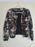 Zara Bomberjacke mit asiatischem Print XS/S Sachsen - Chemnitz Vorschau