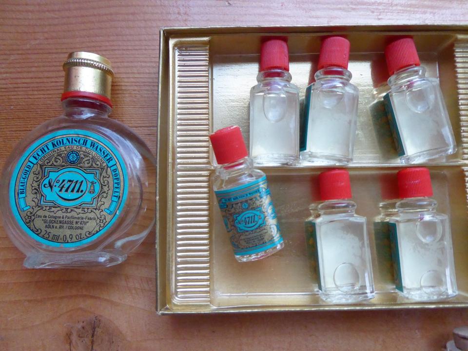 alte Sammelflaschen Kölnich Wasser mit Skala für Kaufladen in Herbsleben