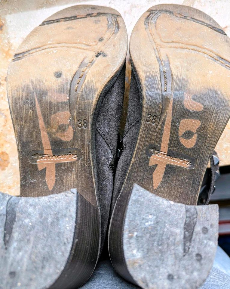 Graue Tamaris Stiefel Größe 38 in Schirmitz