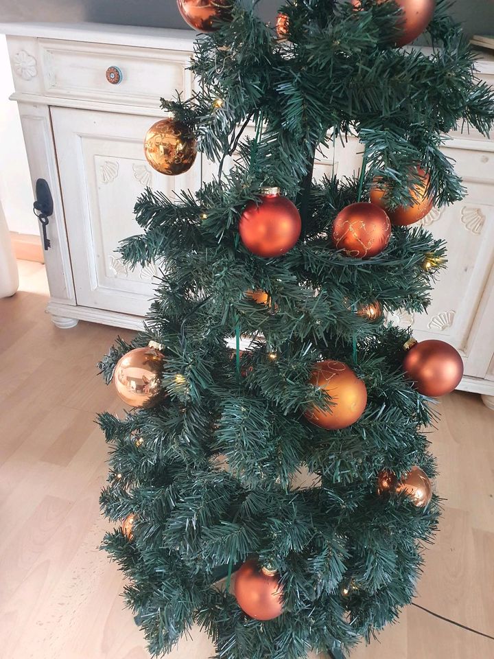 Künstlicher Weihnachtsbaum 160cm inkl Schmuck u Lichterkette in Hamminkeln