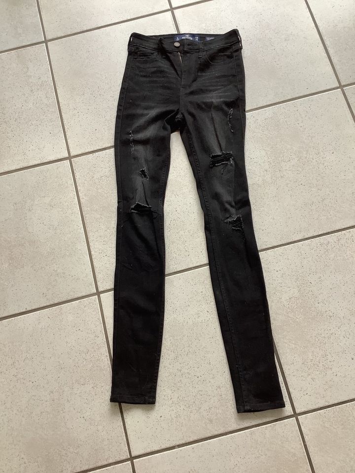 Hollister Jeans schwarz Löcherhose Gr. 36 S in Wuppertal