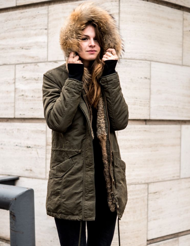 STYLISCHE IQ BERLIN KHAKI PARKA, MIT ECHTPELZ! in Berlin