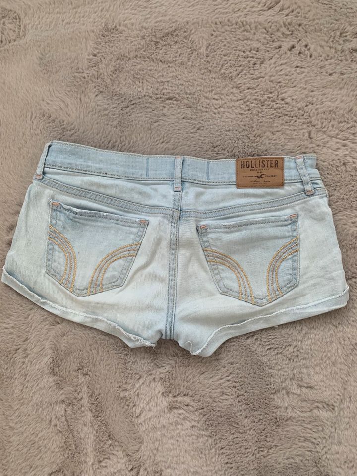 Hollister Hotpants Shorts Hellblau W23 00 30 XS in Filderstadt