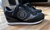Tommy Hilfiger Turnschuhe Gr. 41 Sachsen-Anhalt - Halle Vorschau