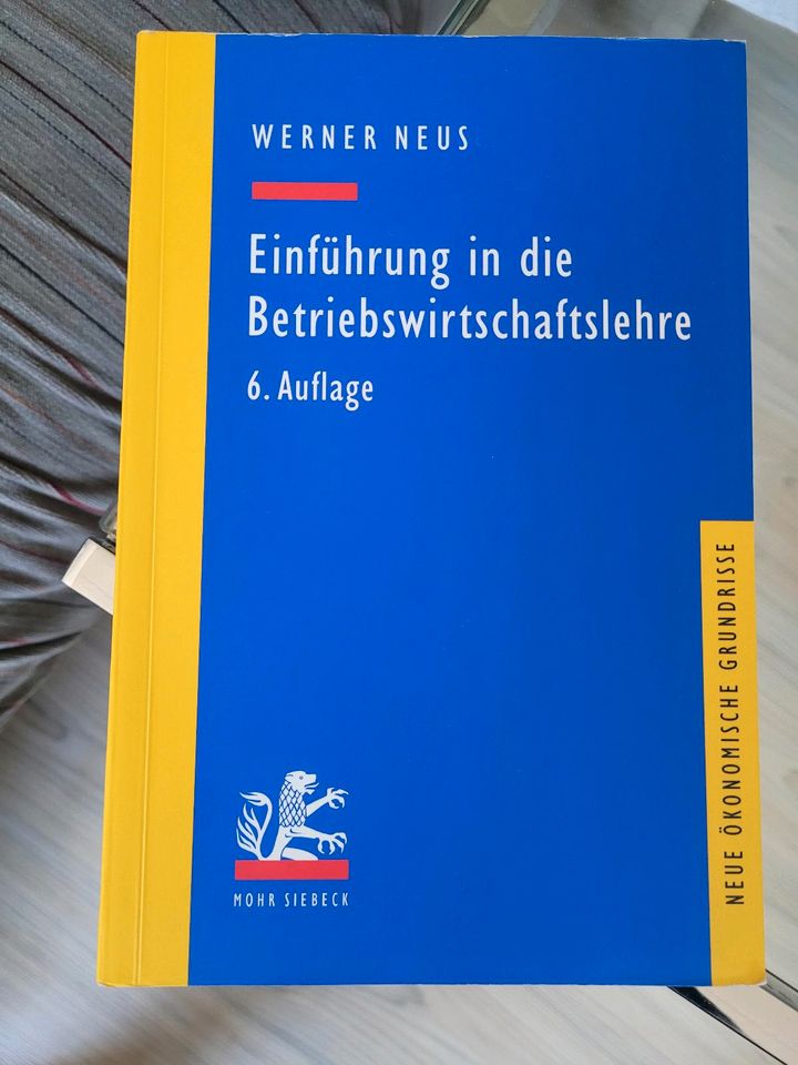 Lehrbuch Werner Neus Einführung in die Betriebswirtschaftslehre in Schönaich