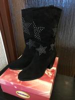 *NEU* Damen Stiefel schwarz mit Sternen Größe 39 Hessen - Weilrod  Vorschau