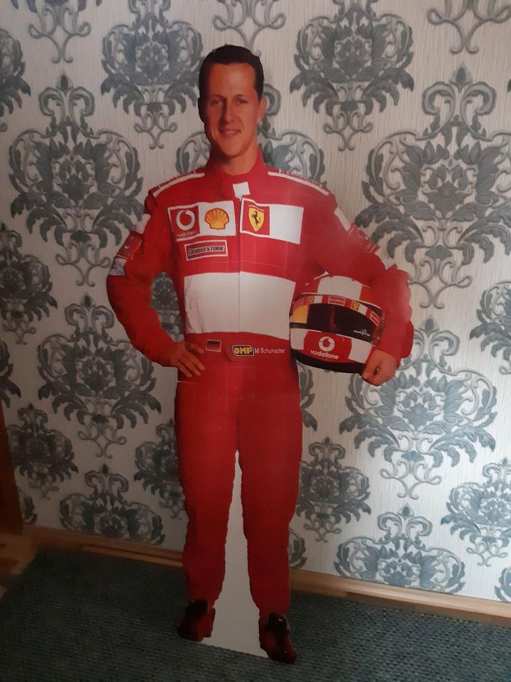 Pappaufsteller Michael Schumacher in Uplengen