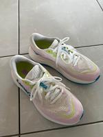 Hoka Laufschuhe Rincon 4 Größe 40 Sneakers Neuwertig Nordrhein-Westfalen - Hattingen Vorschau