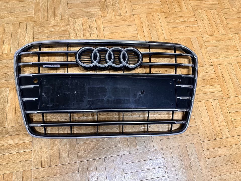 Original Audi A5 8T Facelift Grill glänzen Schwarz 8T0 853 651 T. in Bondorf