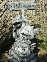 Gartenfigur Steinfigur Steinguss Drachen mit Willkommen Schild Schleswig-Holstein - Dannewerk Vorschau