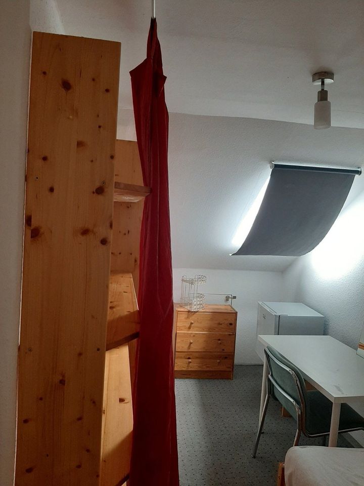 Kurzzeitvermietung Gepflegtes und ruhiges Zimmer 11qm NUR FRAUEN in Hannover