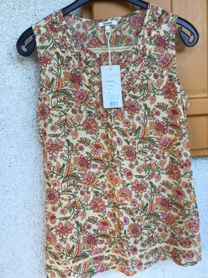 Bluse neu ärmellos von Deerberg in Regensburg