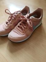 Nike Schuhe aprikot / nude Gr 40 Bayern - Schwabmünchen Vorschau