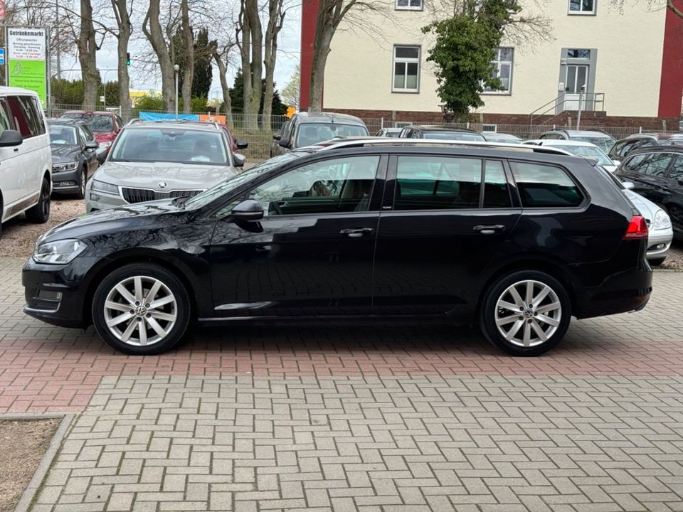 Volkswagen Golf VII *NAVI*PDC*TÜV NEU* in Güstrow