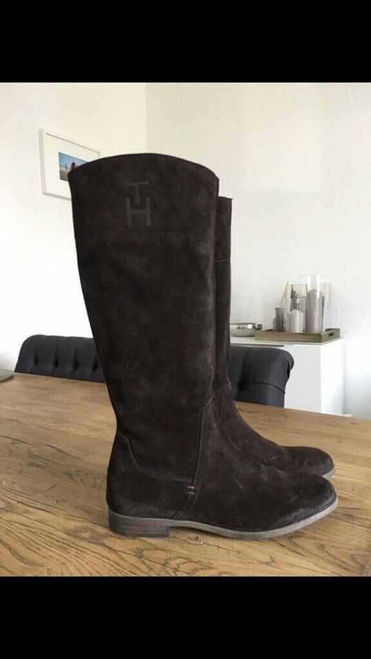 WIE NEU! Tommy Hilfiger Wildlederstiefel Gr. 40 in Frankfurt am Main