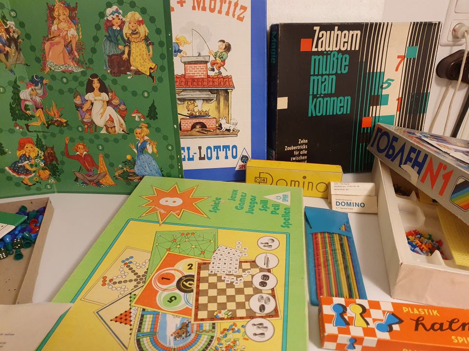 DDR Kasperle Puppen DDR Spielzeug Gesellschaftsspiele Bücher in Schwerin