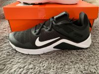 Nike WMNS Legend Essential Sneaker Schwarz Weiß 39 Neu Nordrhein-Westfalen - Solingen Vorschau