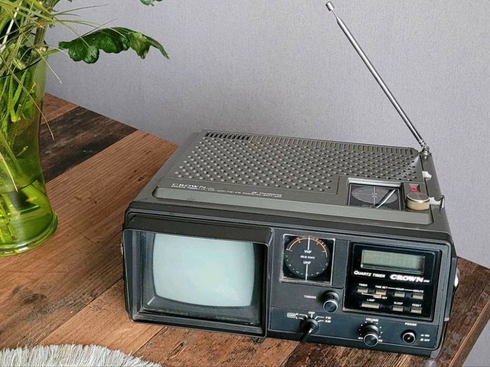 Vintage CROWN TV/Radio (Model: 526TVLCD) in Moers