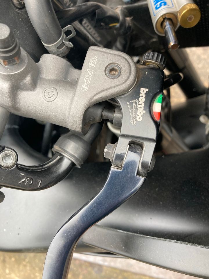 Yamaha r1 RN12 Rennverkleidung CRCTeile Rennstrecke RCS 19 Öhlins in Friedberg (Hessen)