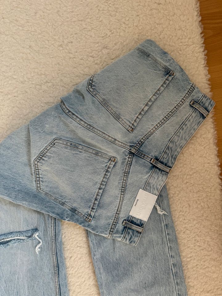 Bershka High Waist Straight Denim Jenas Baggy Fit in Düsseldorf