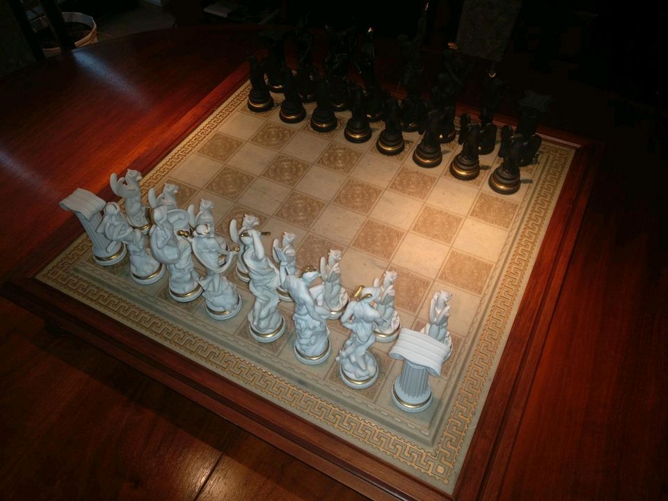 Schach der Götter Schachspiel aus edlem Marmor und Porzellan in Hannover