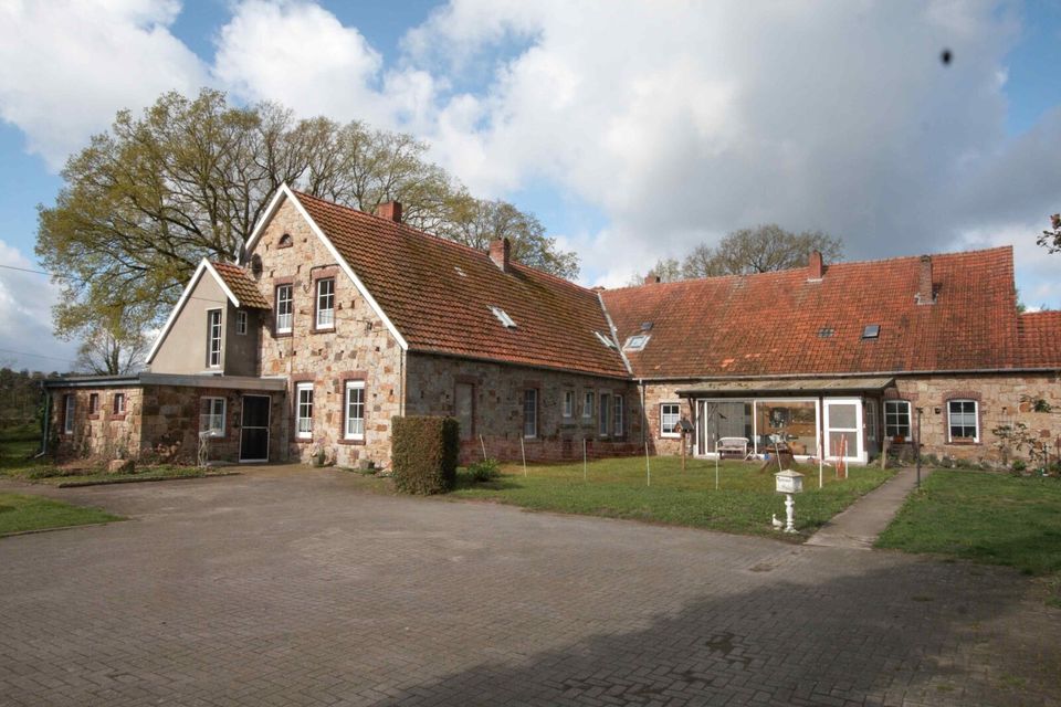 Ein Landhaus Anwesen mit Stallungen und sechs Mietwohnungen am Naturschutzgebiet in Hopsten