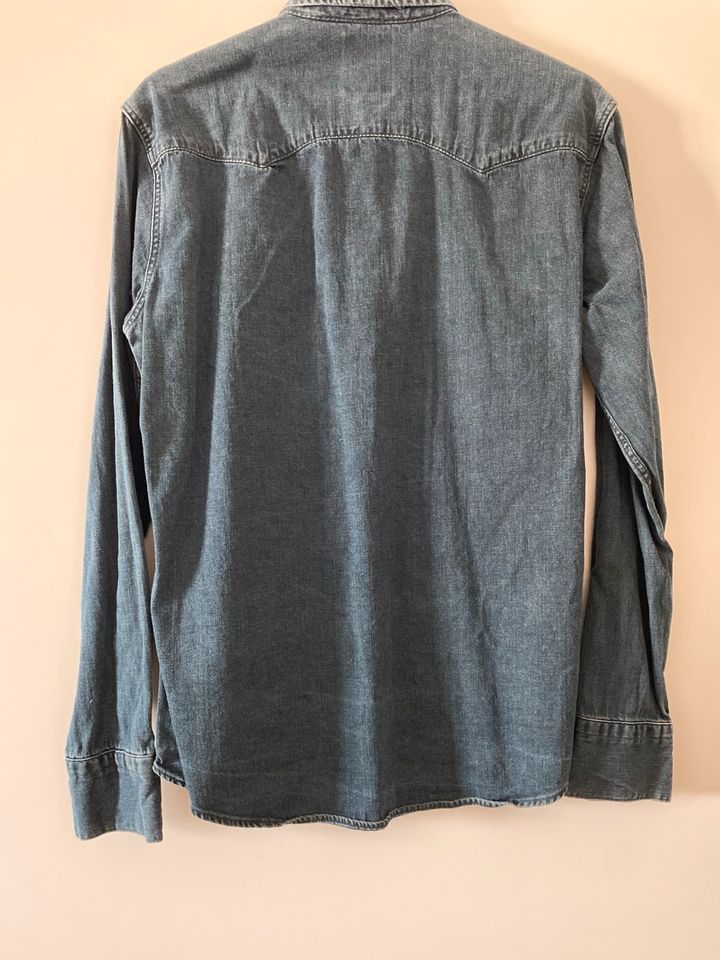 Levi‘s Jeanshemd Gr.M, blaugrau in Geretsried