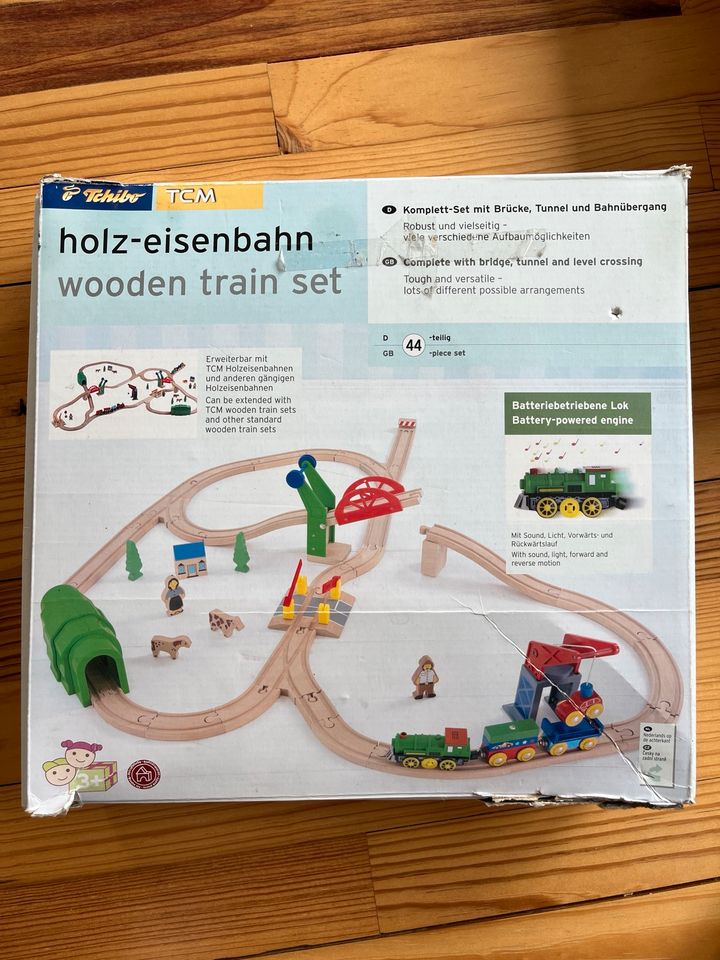 Holzeisenbahn Set, 44 Teile in Igel