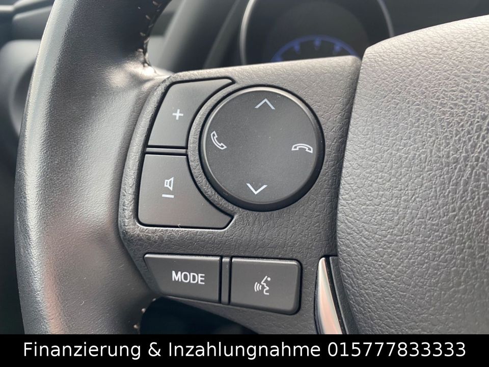 Toyota Auris LED Kamera Bluetooth USB Allwetterreifen in Greven