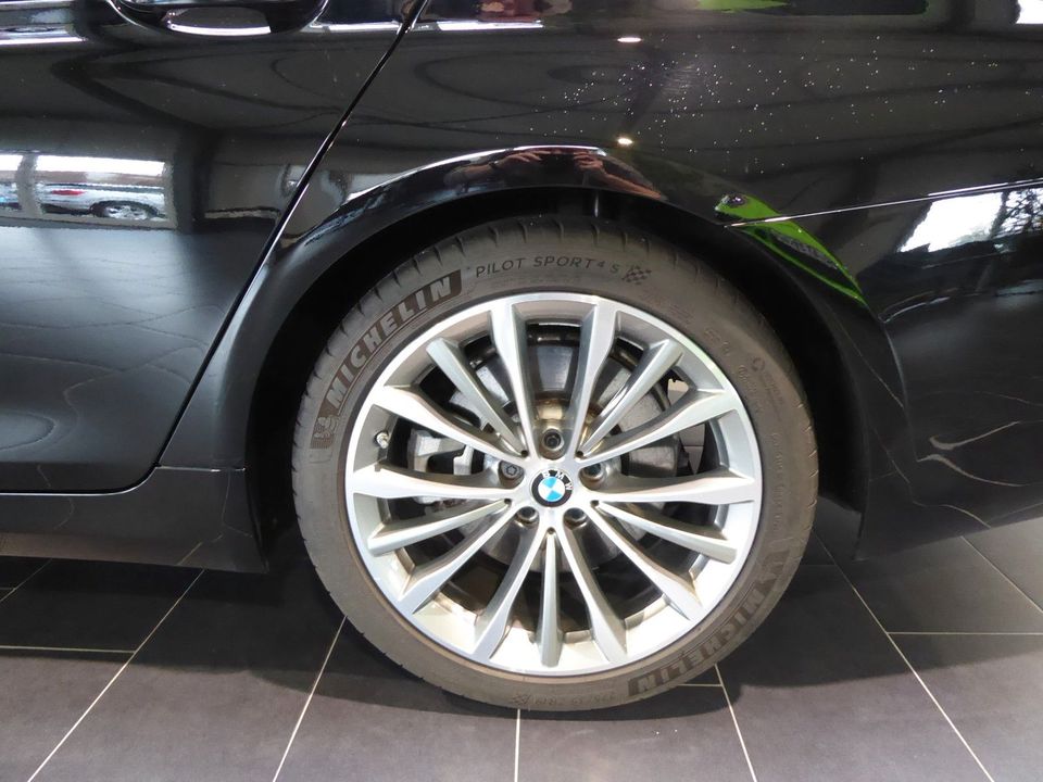 BMW 530d Aut. 8-fach Navi AHK LED Sportfahrwerk in Weinheim