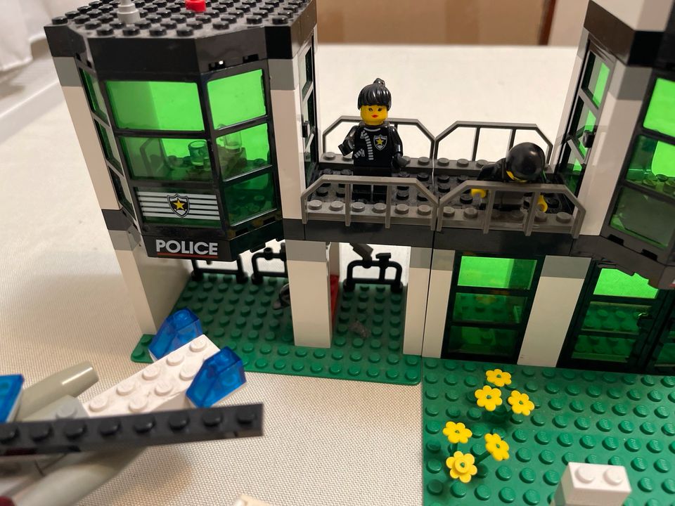 LEGO 6636 Polizeiwache Headquarter Einsatzzentrale Heli in Henstedt-Ulzburg