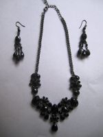 Modeschmuck Kette mit Ohrringen schwarz ca. 45 cm lang Nordrhein-Westfalen - Wermelskirchen Vorschau