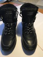 Verkaufe  "Tommy Hilfiger" gefütterter hohe Sneaker Chemnitz - Reichenbrand Vorschau