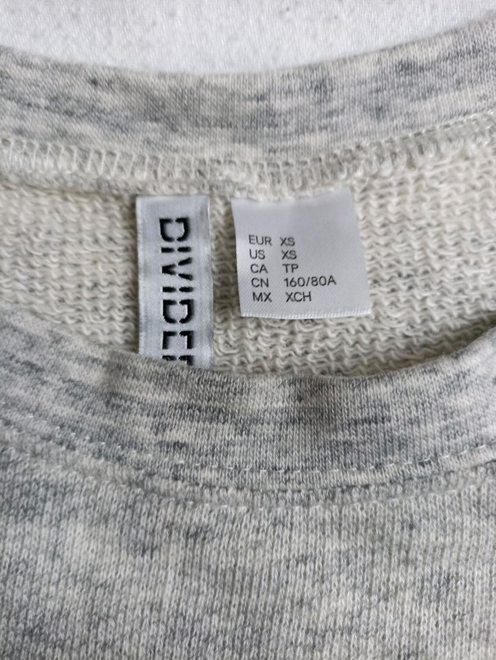 Shirt Pullover H&M Größe XS grau in Ursberg
