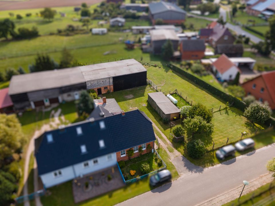 Doppelhaushälfte mit großer Scheune und Grundstück in einer tollen Landschaft, nahe dem großen Varchetiner See in Schwinkendorf