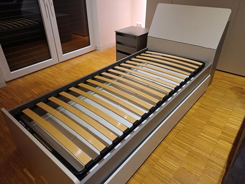 Jugendbett mit Bettkasten und Hubbett grau-creme in Münnerstadt