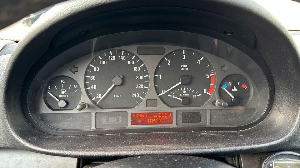 BMW 320d E46 Touring Automatik SHZ TÜV 07/25 AHK Leder M-Paket in Schwarzenbek