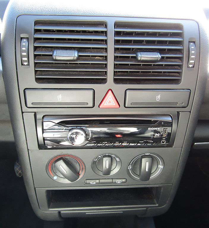 Audi A2 1.4 55kW/75PS 4-türig Sony CD-Radio in Grabow