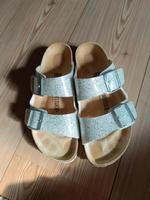 Wie neu Birkenstock Arizona Pantoletten weiß Glitzer 39 schmal Nordrhein-Westfalen - Hamm Vorschau