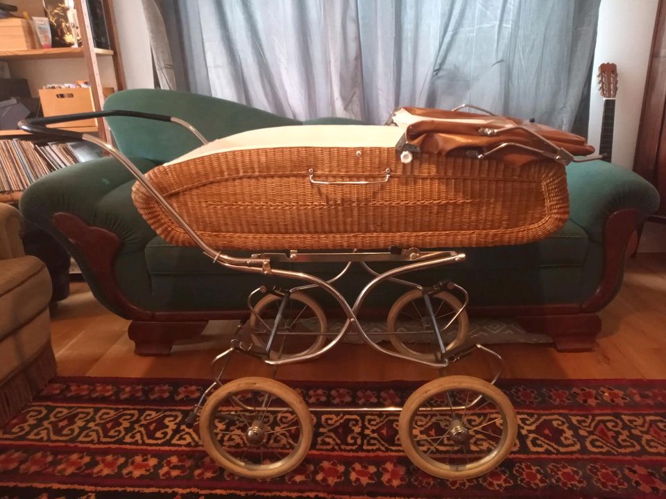 Frankonia Rattan Kinderwagen mit Matratze - Retro Vintage in Wischhafen