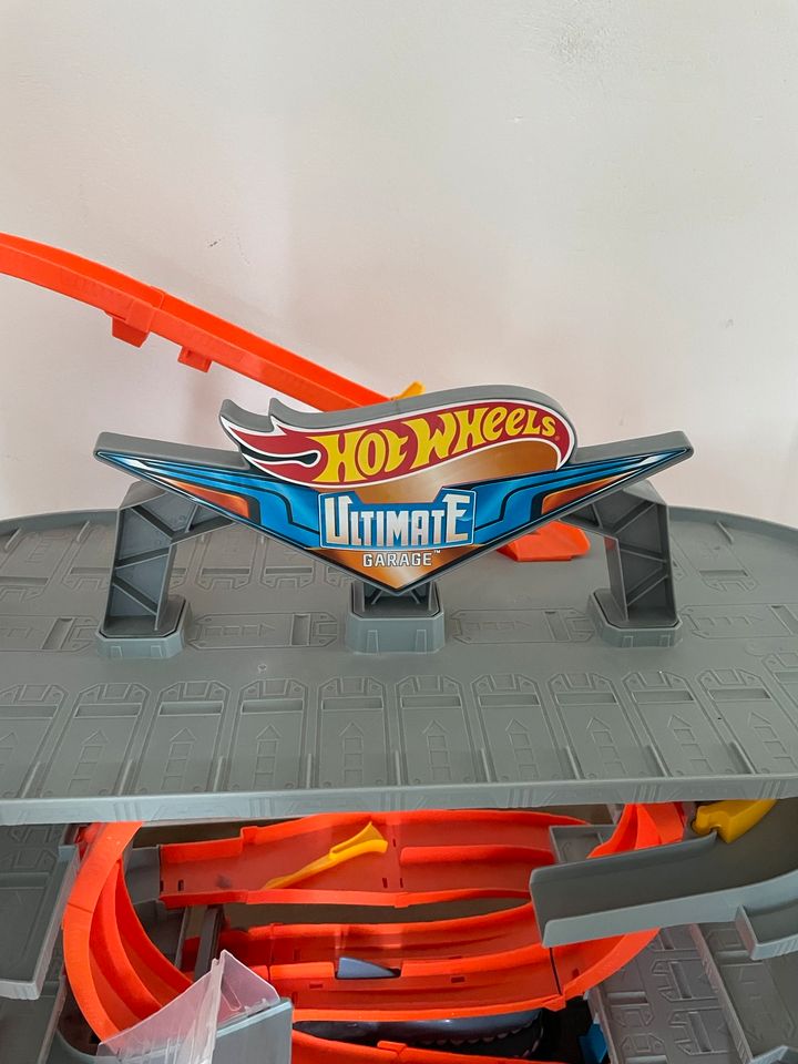 hot wheels ultimate garage in Löwenberger Land-Nassenheide