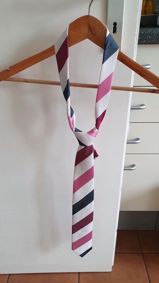 Krawatte von Olymp, weiß pink blau, Seide in Essen