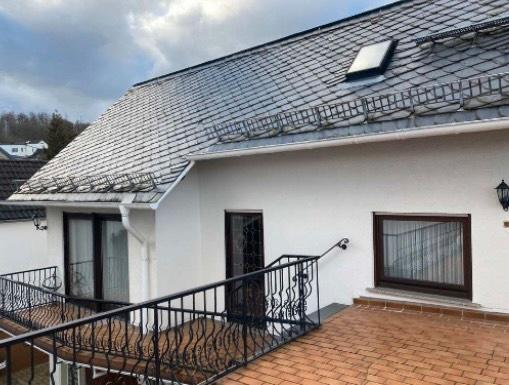 Zweifamilienhaus mit Umbaumöglichkeit zum Dreifamilienhaus in Dornburg