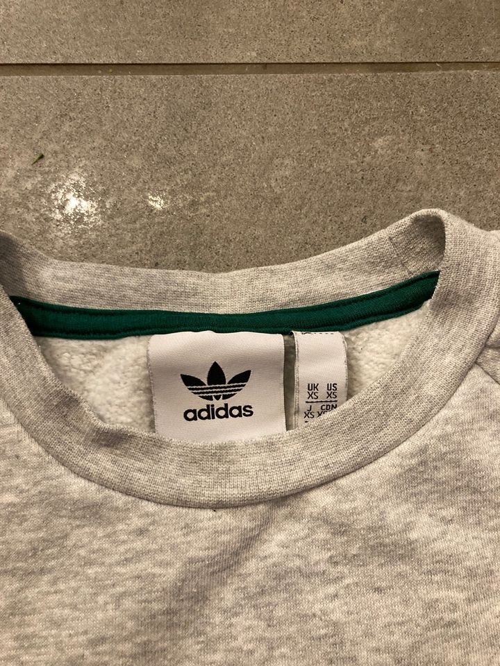 2 Pullover, Pullis von Adidas, Sweatshirt, Gr. XS/S in Schalksmühle