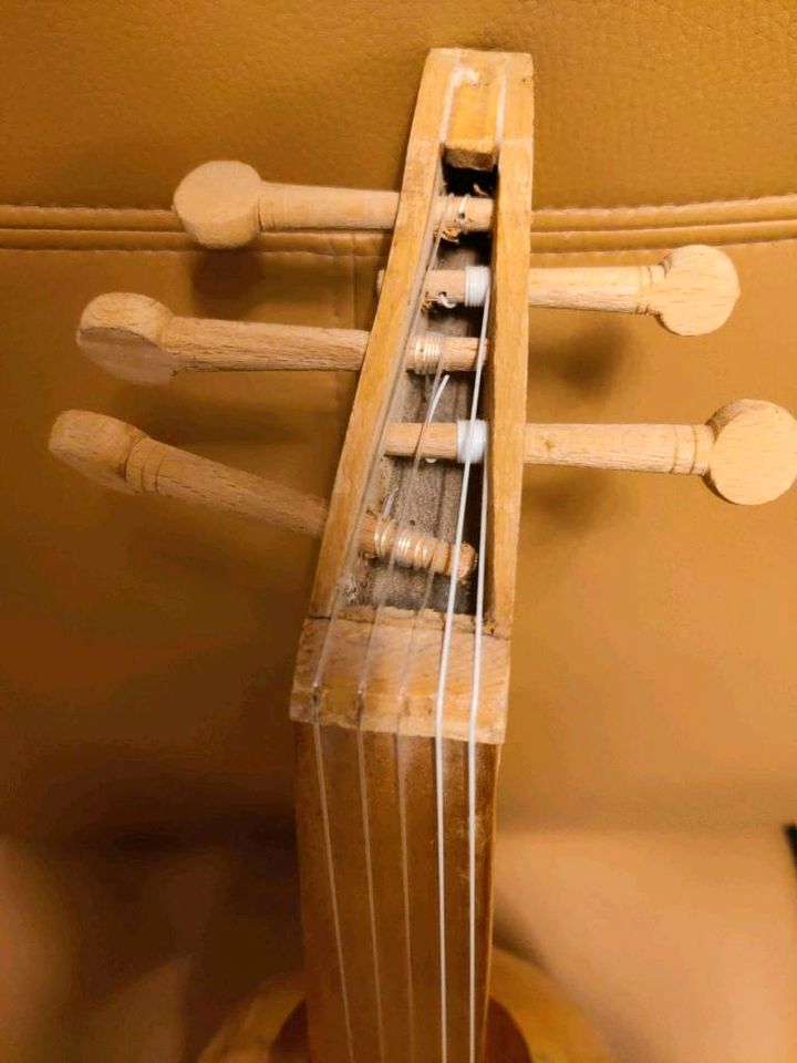 Traditionell Arabic Oud Guitar Instrument in Essen