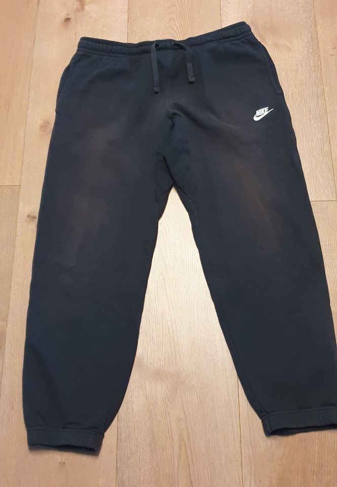 Nike Jogging Hose Gr. L schwarz in Duisburg